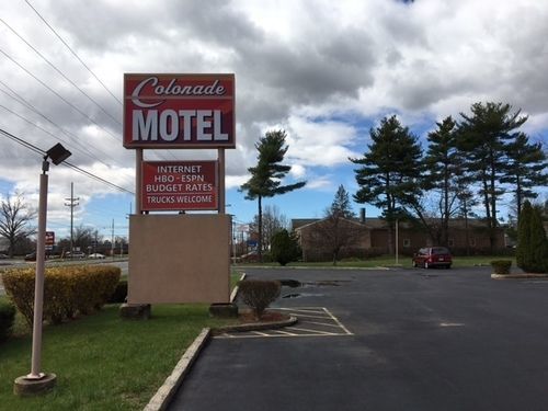 Colonade Motel Ист-Виндзор Экстерьер фото